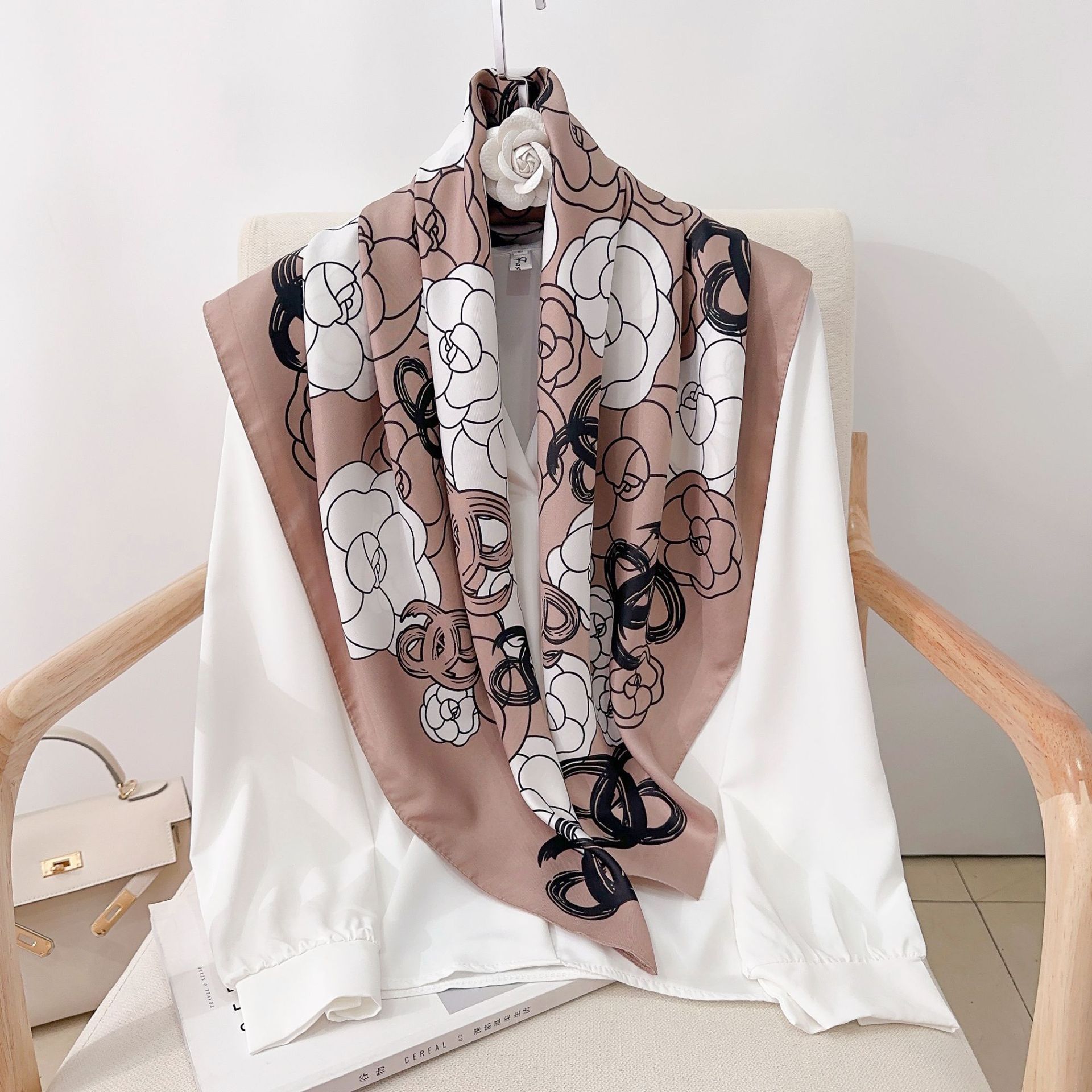 Xiaofengfeng Shan camellia impresa bufandas de seda 90cm seda de imitación twill bufandas de alto nivel de sensación de bufandas de hombro protector solar para mujeres