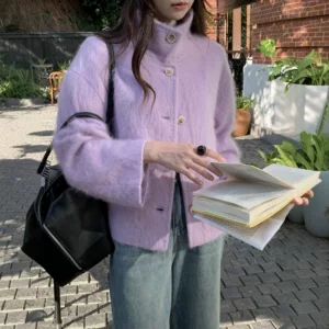 大连鑫瑞禾服装服饰有限公司