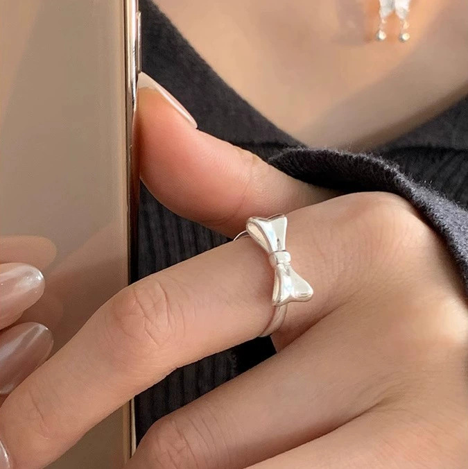 韓国版の不規則な925スターリングシルバーの女性用多用途リング、ニッチなインスタイルのデザイン、色あせしない組み合わせリング