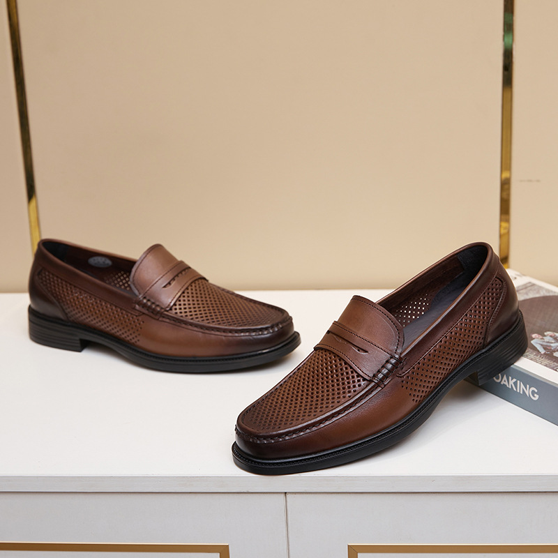 Leather hollow breathable men's business casual leather shoes cover foot punching professional men's shoes_voghion.com