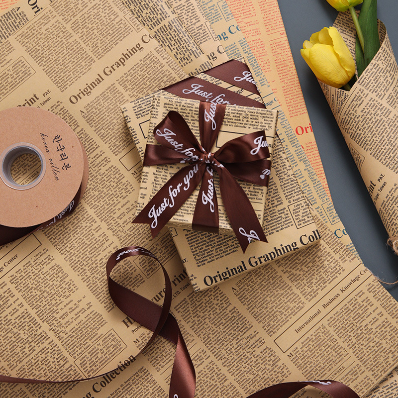 Embalaje de flores personalizado 100g fabricante de papel kraft impreso logotipo flor flor paquete de papel material de flores periódico inglés personalizado