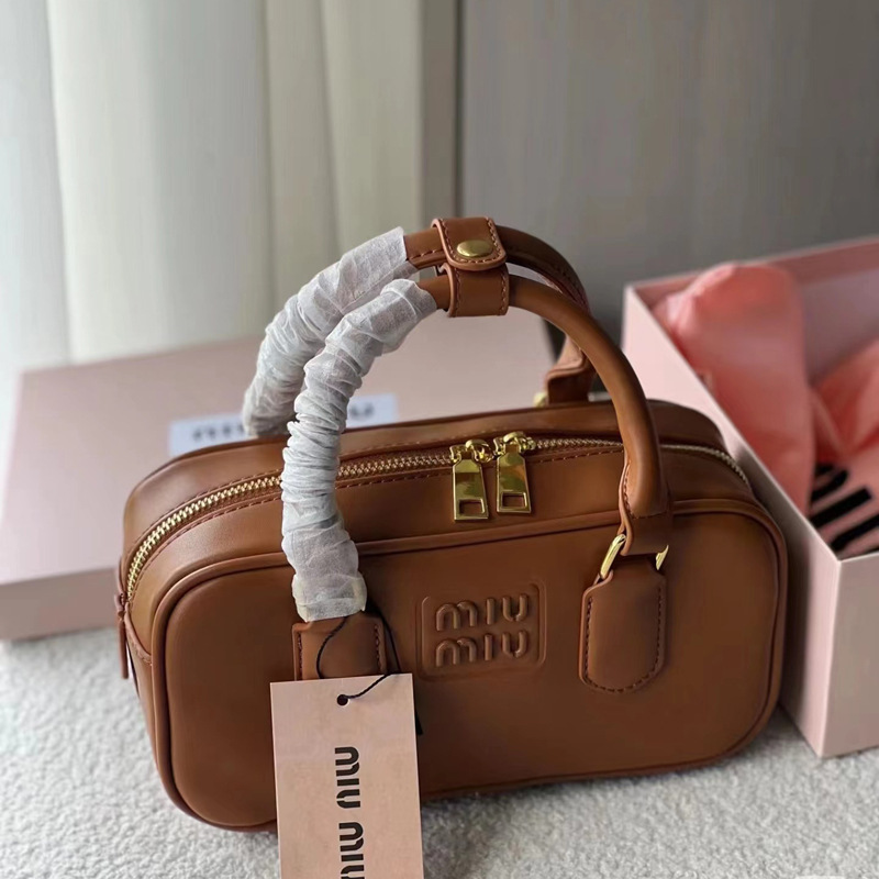 High-End Version Miu Miu New Small Boston Bowling Pillow Bag Versatile Shoulder Crossbody Small Square Bag High-End Version Miu Miu New Small Boston Bowling Pillow Bag Versatile Shoulder Crossbody Small Square Bag
