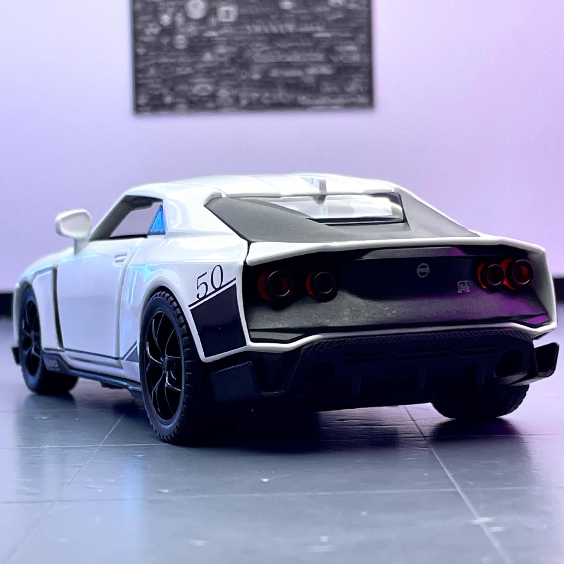 Zhongyuan xinghejin modelo de coche 1:32 Nissan GTR-50 coche deportivo tire hacia atrás con sonido y luz niño juguete coche música modelo