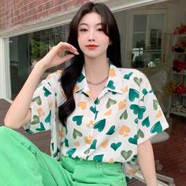 夏季2026新款爱心印花短袖衬衫法式别致上衣女高级设计感小众衬衣