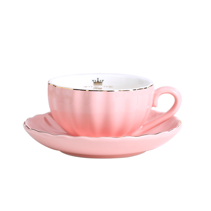 Estilo europeo retro hueso bajo China borde dorado calabaza taza de café y platillo taza de té de cerámica de estilo europeo traje taza de té de gama alta