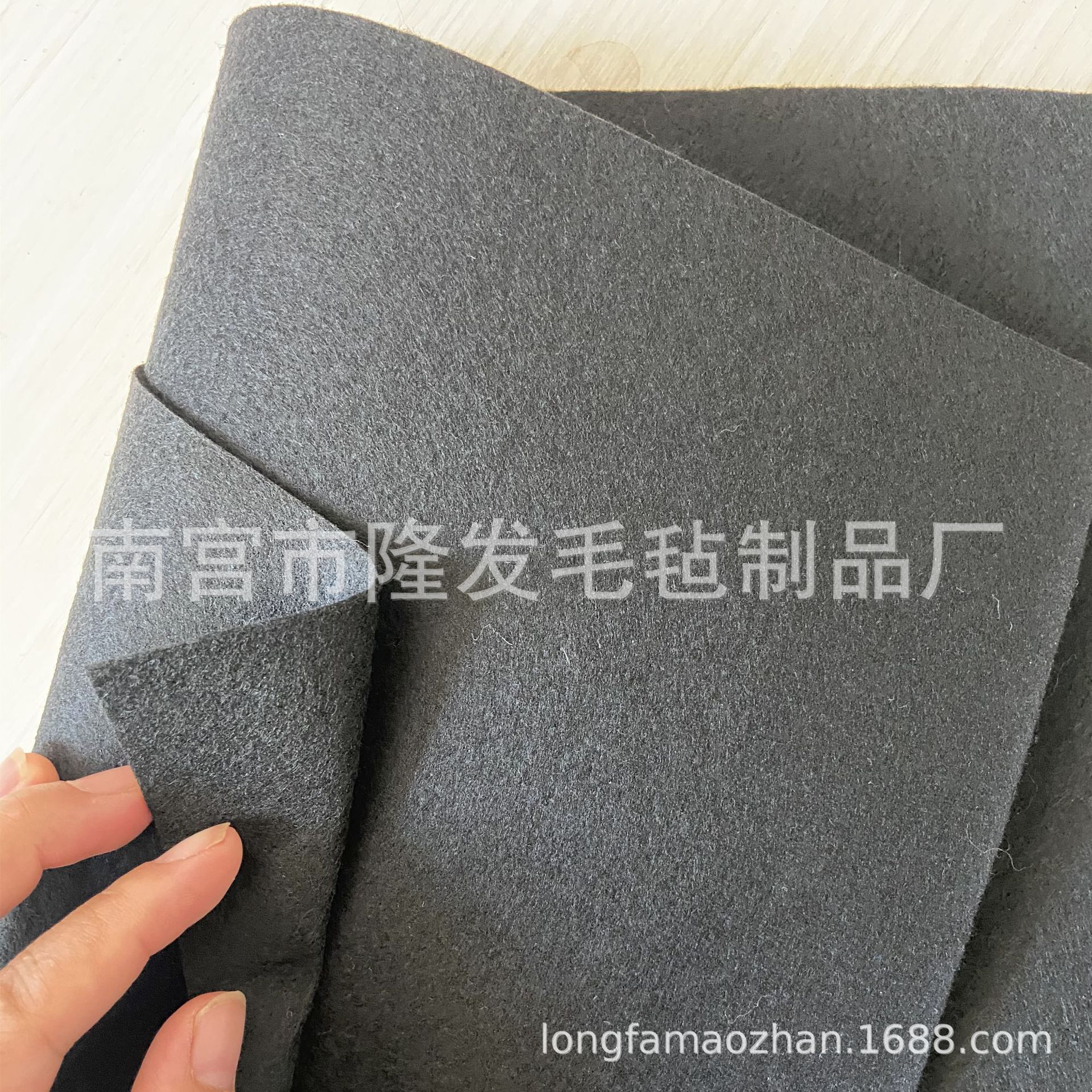 手拎袋收纳包装用布厂家 300g涤纶短纤硬质无纺布 无纺针刺棉