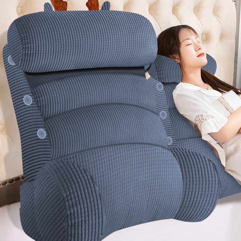 회색과 파란색 세로 줄무늬가 있는 K-사각형 뿔 부드러운 가방.