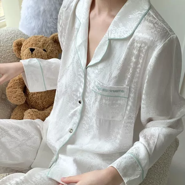 Moon pattern glazed white suit