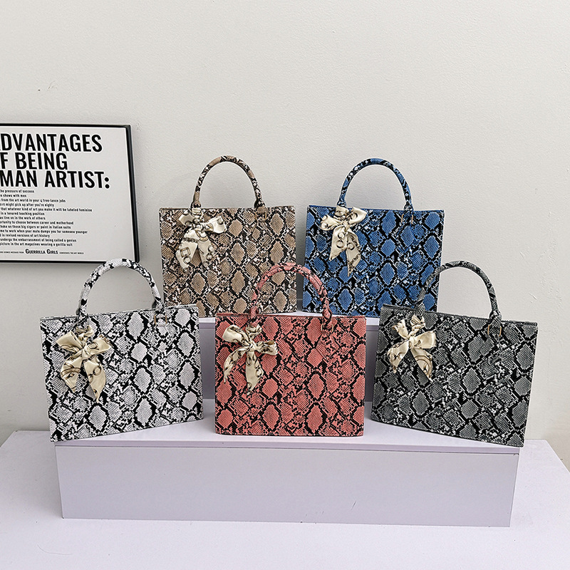 Sciarpa di seta alla moda in pelle di serpente, borsa da donna alla moda e personalizzata, nuova elegante borsa a mano di grande capacità del 2024_voghion.com