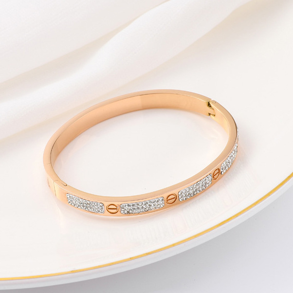 Pulsera de titanio y acero para mujer, diseño moderno y sencillo, pulsera de lujo que no se desvanece, venta al por mayor en stock.