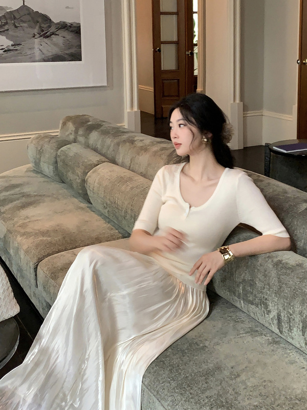 【简弧】SYT自制 通勤显瘦u型领中袖针织衫女秋新款修身弹力上衣|undefined