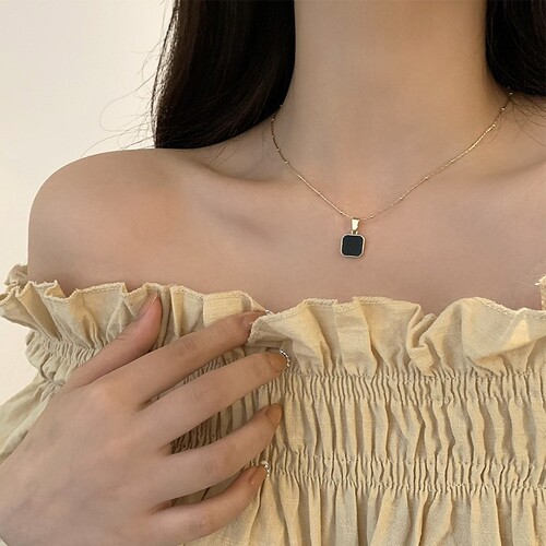 Black square pendant clavicle neck chain ins cool design niche necklace fashion versatile internet celebrity temperament