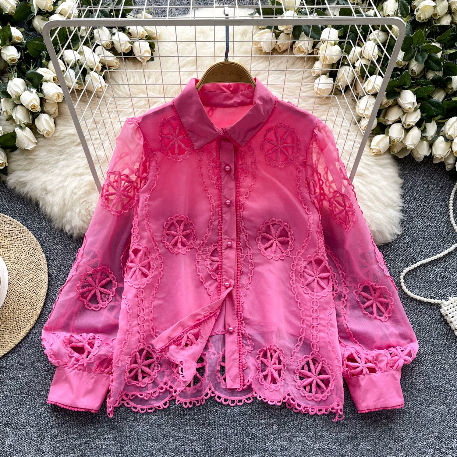 Французская иностранная рубашка женский 2024 новый продвинутый чувство полой вышивки рукава фонаря однобортный дикий шикарный топ