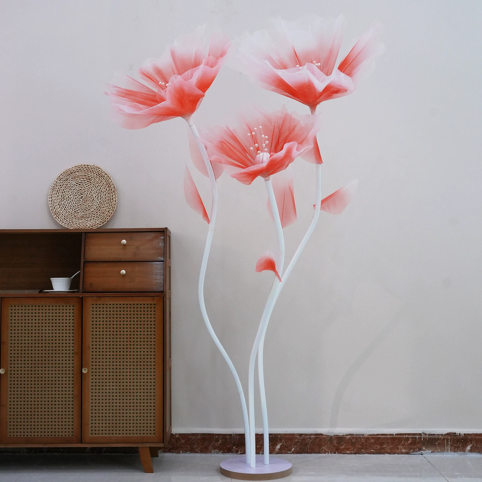 Ручная работа материалов для изготовления дорожных путеводителей, сценических представлений, оконных композиций, цветочных композиций, шелковых цветов, гигантских цветов.