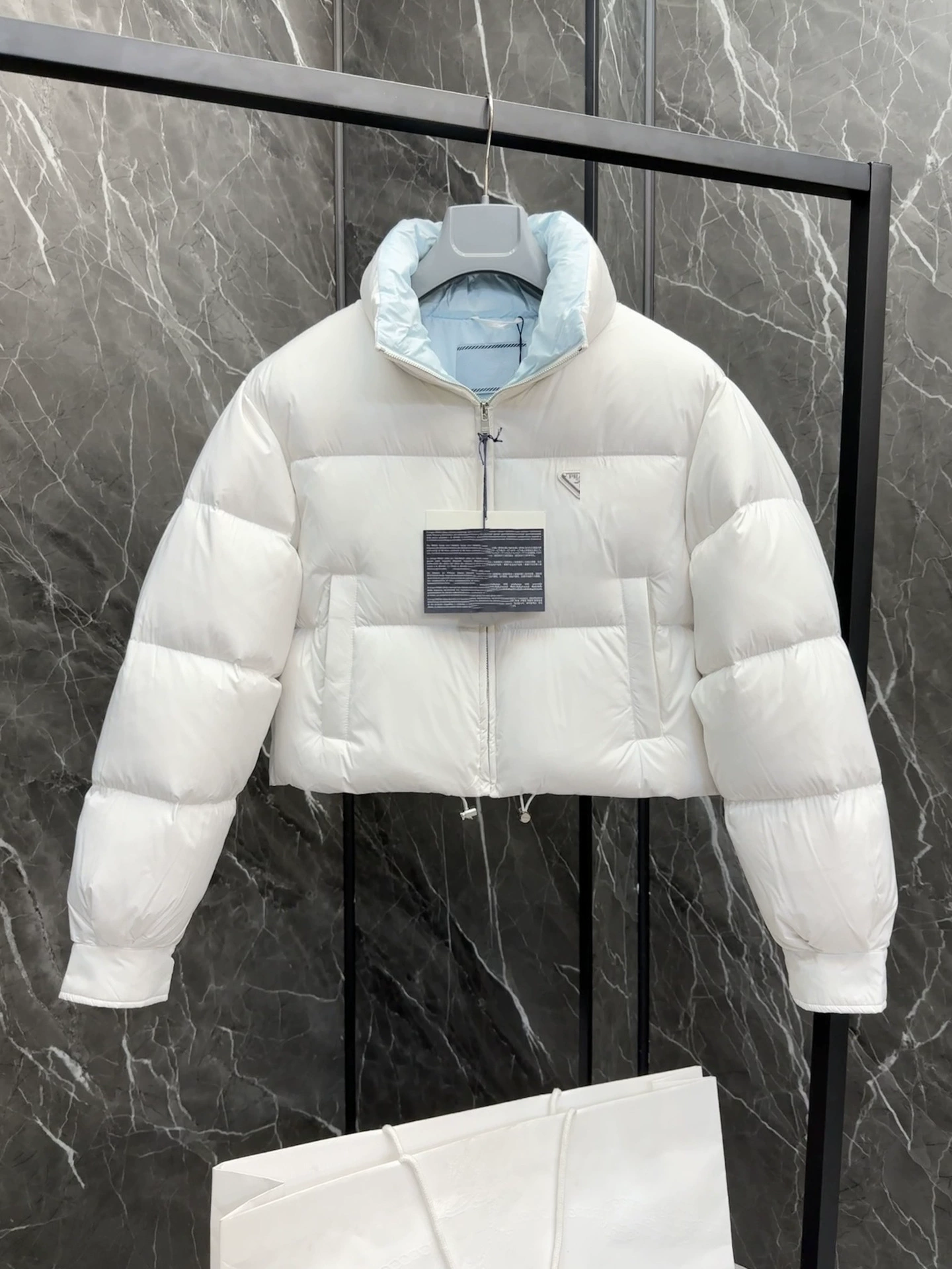 Высокая версия PRA семейная короткая женская сноутюбенная куртка Re-NYLON женская короткая зимняя куртка с пухом