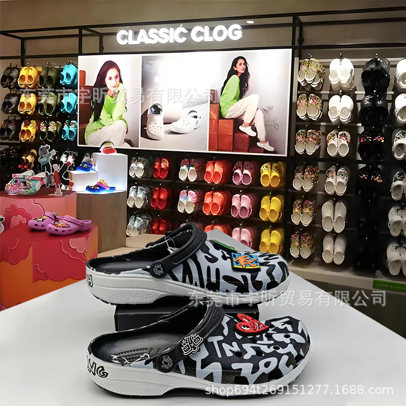 Cross Basquiat Clogs Men's Black and White Graffiti Sandals Peppa Pig Kidsren's Clogs Family Sandals