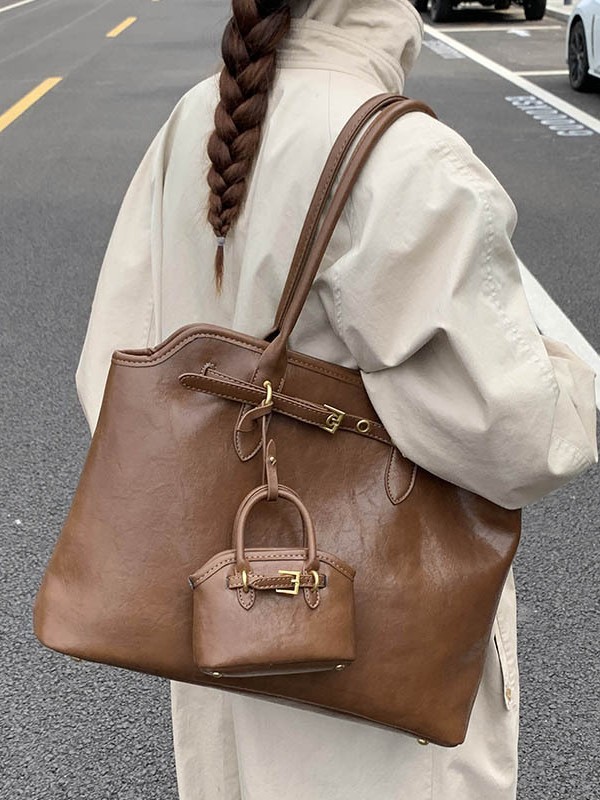 Bolsa para mujeres 2025 nueva bolsa de hombro de tendencia europea y americana transfronteriza gran capacidad de alta calidad retro bolsa de viaje