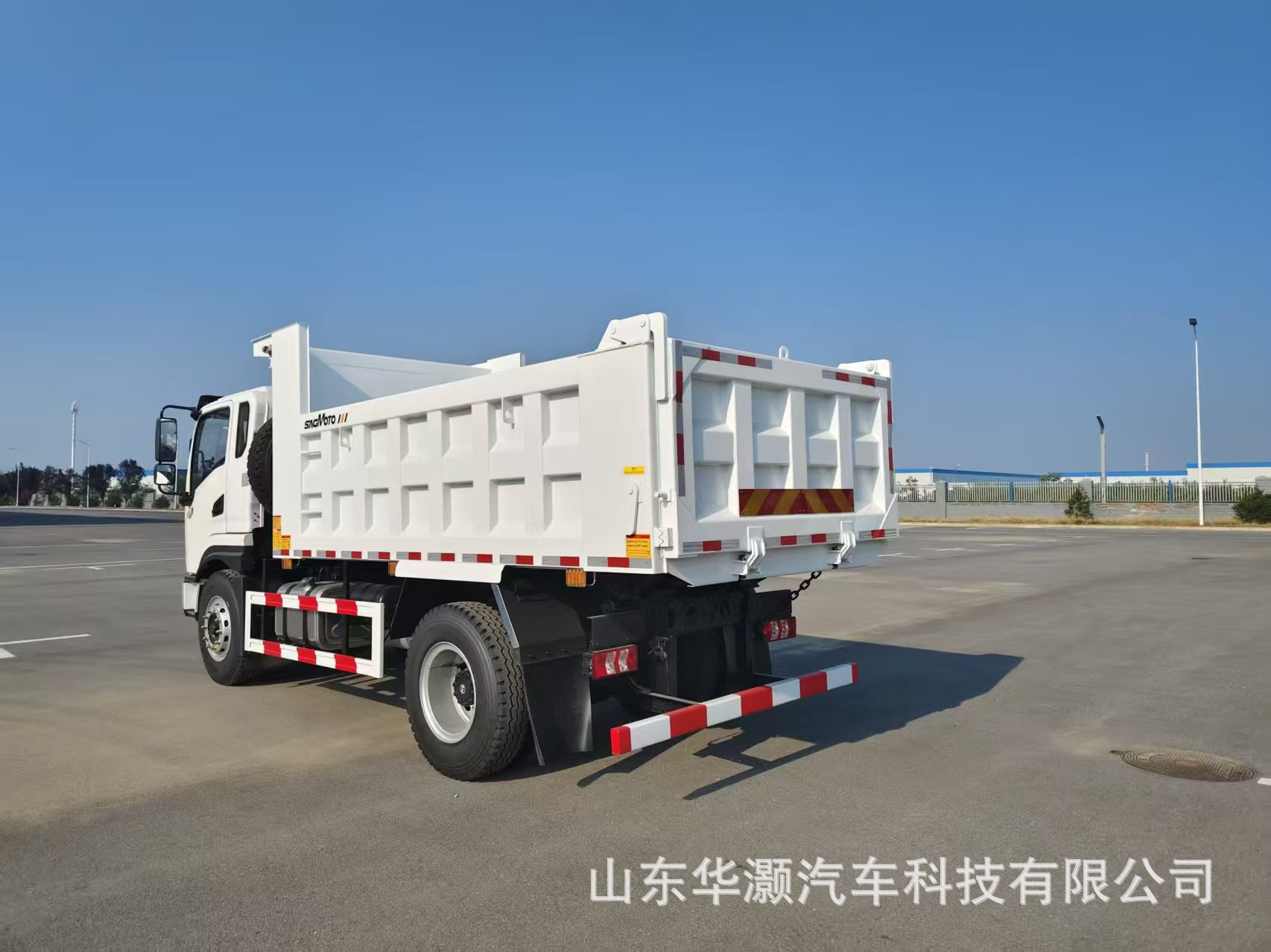 SHACMAN Cross-Border Version X9 Series 4x2 Medium-Duty Dump Truck, Construction Soil Tipper Truck, Supports Left and Right Steering