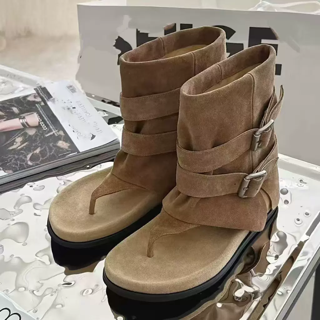 成都风～夹趾马丁靴女2025夏季新款百搭平底凉靴复古扣带中筒靴