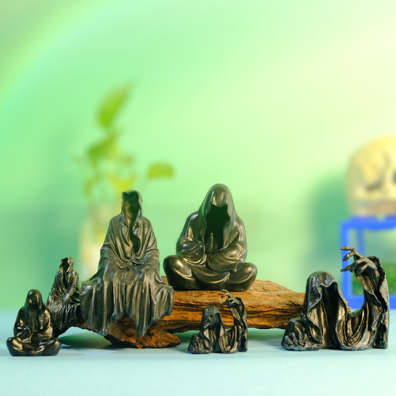 Adornos góticos, artesanías de resina, adornos de jardín, ropa negra, el maestro secreto, adornos, thriller, túnica negra, venta al por mayor transfronteriza