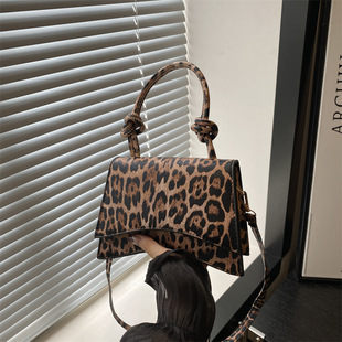 Niche Design Handbag High-end Leopard Print Shoulder Crossbody Bag Women's Fashionable All-match Commuter Underarm Bag
