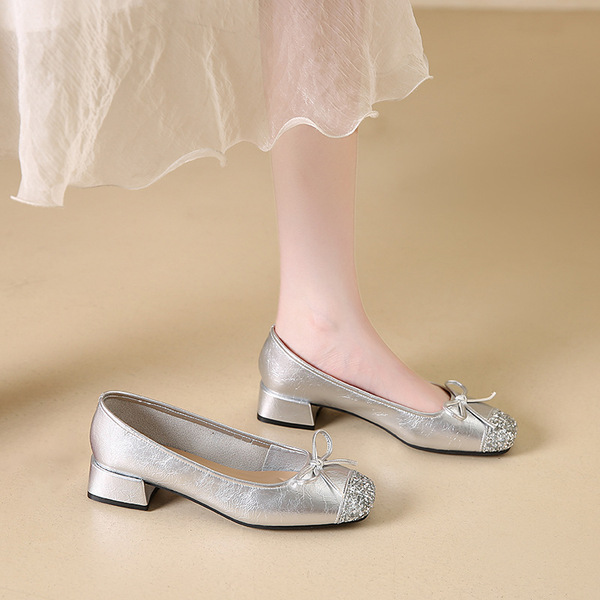Fashionable Mary Jane shoes with bow square toe