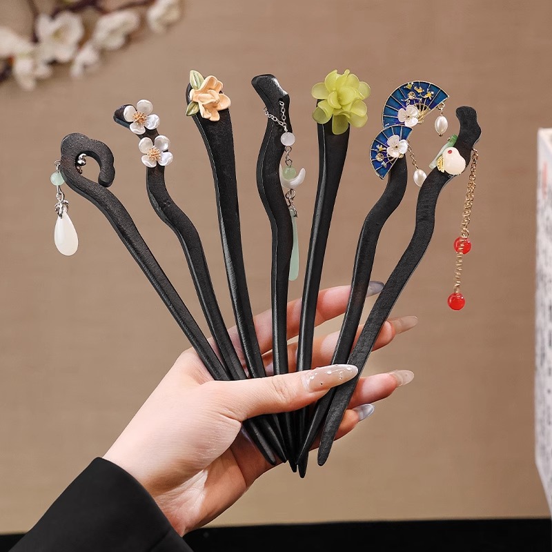 Nueva horquilla china 2025 nuevo estilo estilo antiguo horquilla mujer falda de cara de caballo de alta calidad estilo nacional horquilla de madera paso a paso horquilla tocado