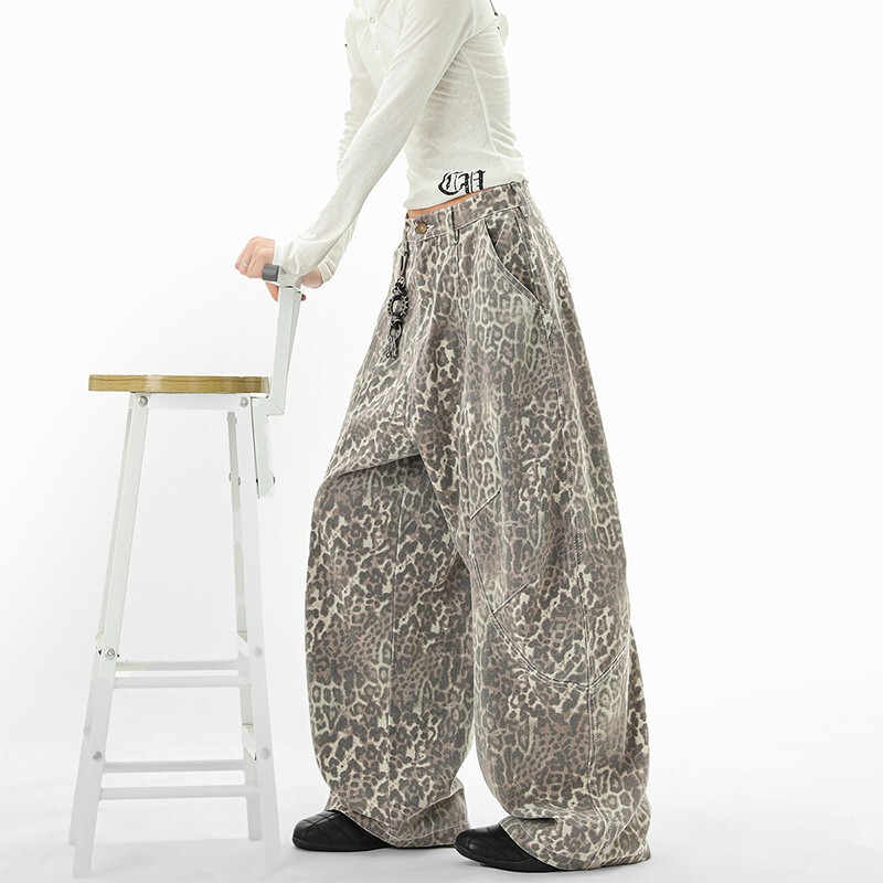 American Silhouette Deconstructed Leopard Print Scimitar Jeans for Women, Autumn Lazy Wide-Leg Pants, Loose Floor-Length Pants American Silhouette Deconstructed Leopard Print Scimitar Jeans for Women, Autumn Lazy Wide-Leg Pants, Loose Floor-Length Pants