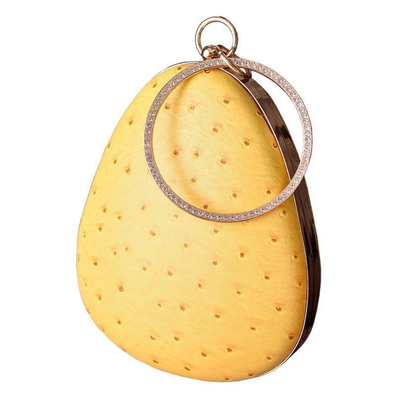 2023 nuevo avestruz PU especial bolso de mujer Lindo bolso de cadena en forma de fresa bolso de moda europeo y americano comercio electrónico transfronterizo