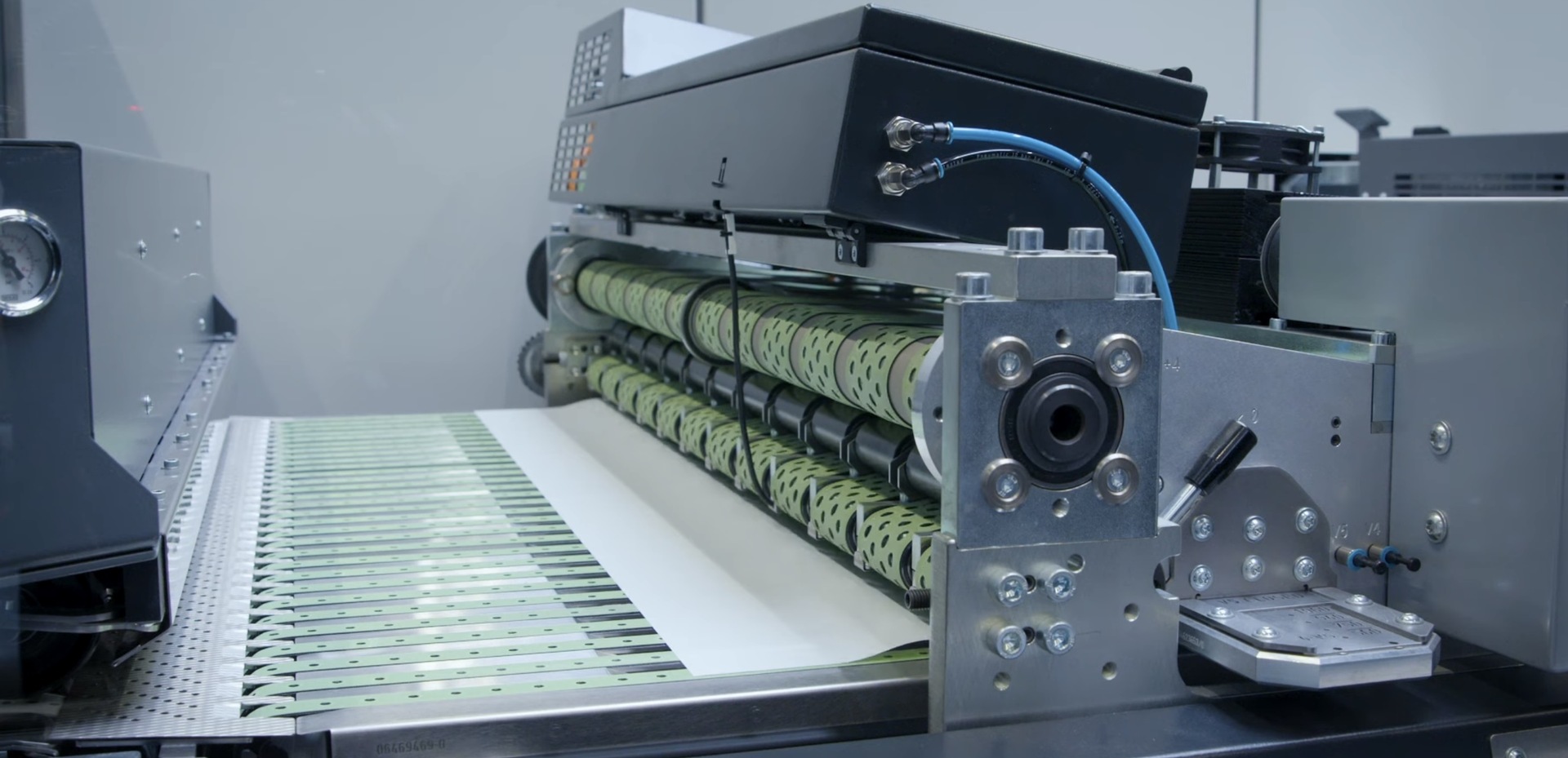 铜版卡纸包装盒FSC打孔纸袋通讯器材包装盒说明书纸盒复合型胶粘