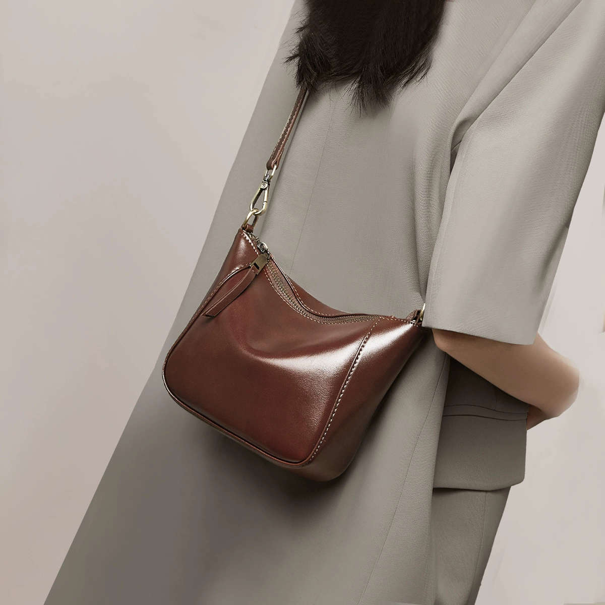 Женская сумка через плечо из натуральной кожи, новинка 2025 года, осенне-зимняя женская сумка из масляной вощеной кожи, простая повседневная ручная сумка через плечо для женщин