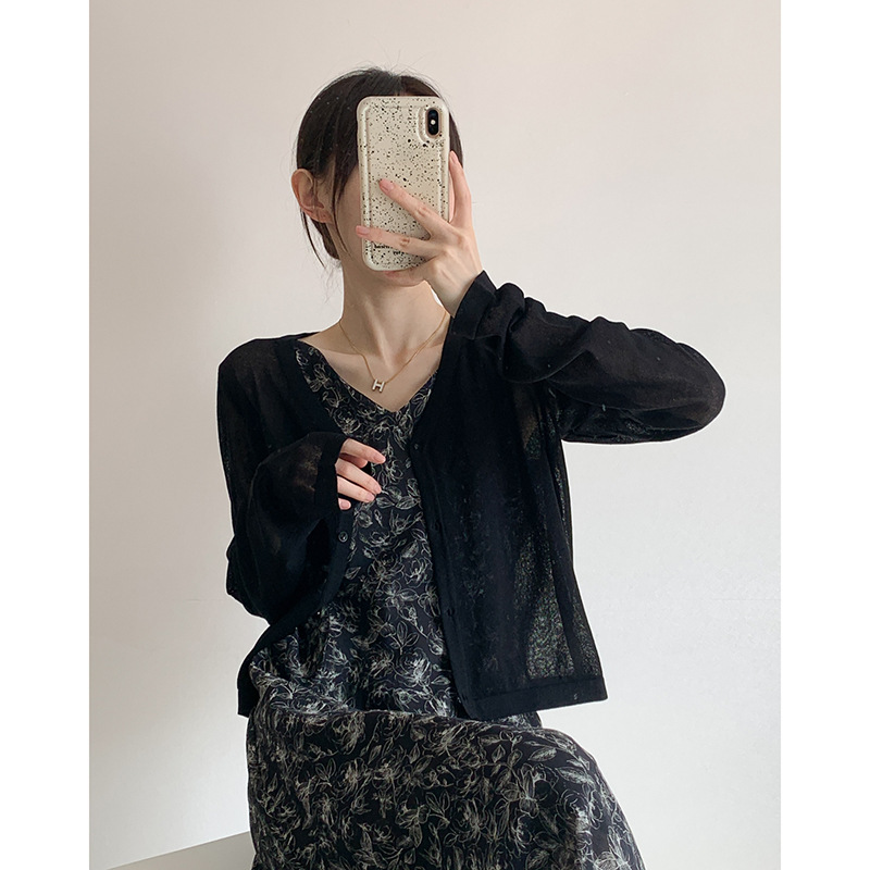 Black Ice Silk Sun Protection Cardigan for Women, Thin Long-Sleeved Knitted Jacket, Short Outerwear, Korean Style Outfit Black Ice Silk Sun Protection Cardigan for Women, Thin Long-Sleeved Knitted Jacket, Short Outerwear, Korean Style Outfit