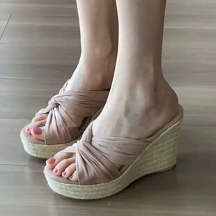 2026�¿��ļ���ɫ�й��L�_�R�ݾ��¸���ЬŮ���⴩��׸߸�����Ь