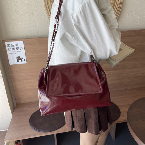 Summer 2024 New Simple and Fashionable Tote Bag, Simple and Fashionable Large Capacity Fashionable and Simple Commuter Shoulder Bag for Women