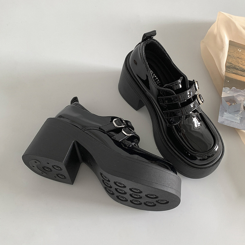 광택 있는 검정색