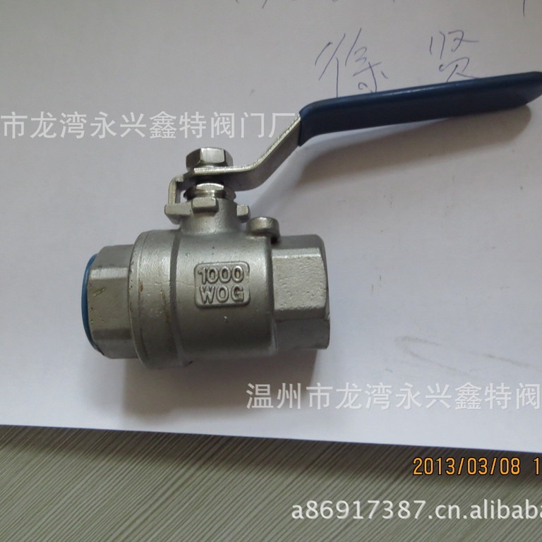 出厂价供应不锈钢精铸二片式丝扣4分球阀,内螺纹球阀