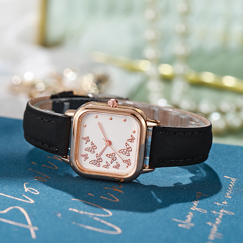 Nuevo 2024 pequeño estilo princesa de fantasía esfera de mariposa vivaz estilo europeo reloj de mujer de estudiante de alto valor al por mayor
