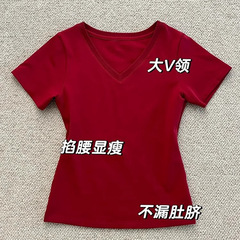 【210グラム40本純綿1*1】赤い半袖の女性tシャツがタイトなvネックの上着を身に着けています。