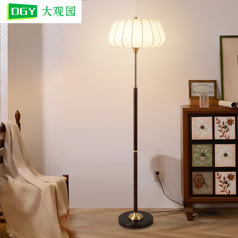 Zhongshan lámparas retro francesa simple madera sólida sala de estar dormitorio estudio lujoso lujo de alta gama nueva lámpara de piso china 397L
