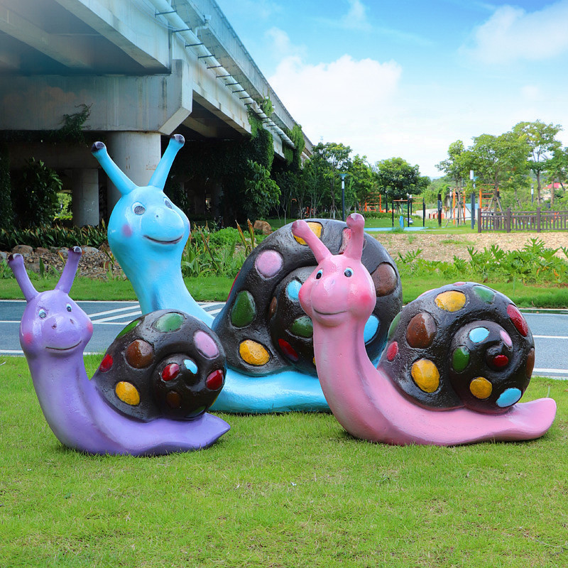 Outdoor garden landscape fiberglass animal simulation snail sculpture ornament, kindergarten and community landscaping lawn decoration