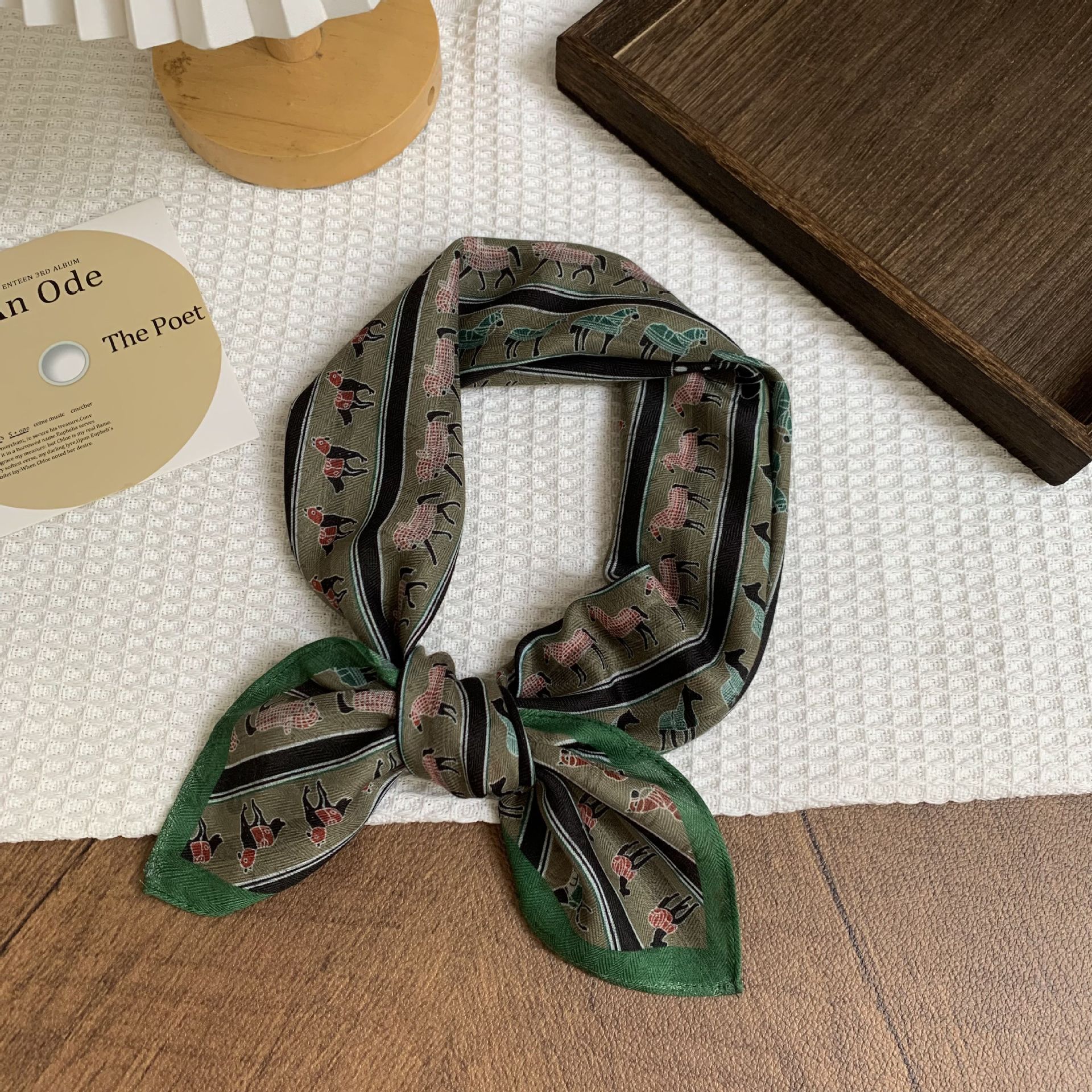 Pañuelo de seda de algodón y lino, bufanda cuadrada grande, estilo de verano de alta gama, estilo de todo fósforo literario, estilo étnico retro, bufanda de flores de anacardo, chal femenino