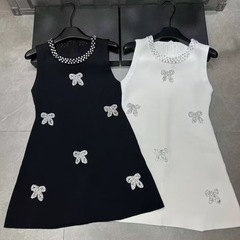 2025夏の新商品の袖なしのスカートの再加工のドリルの蝶結びの簡単な修身の千金のニットのベストのワンピース