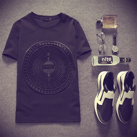 夏の大きいサイズの半袖tシャツの男性はゆったりしています。