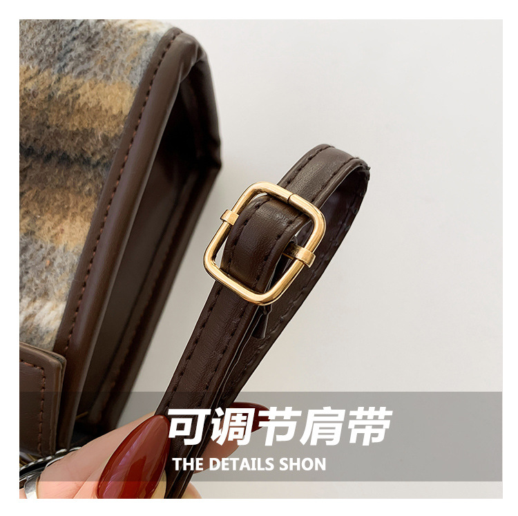 The textured color-blocking small square bag for the 2024 autumn and winter season features a cute checkered handbag with a niche design and a patchwork styling crossbody bag Item Picture