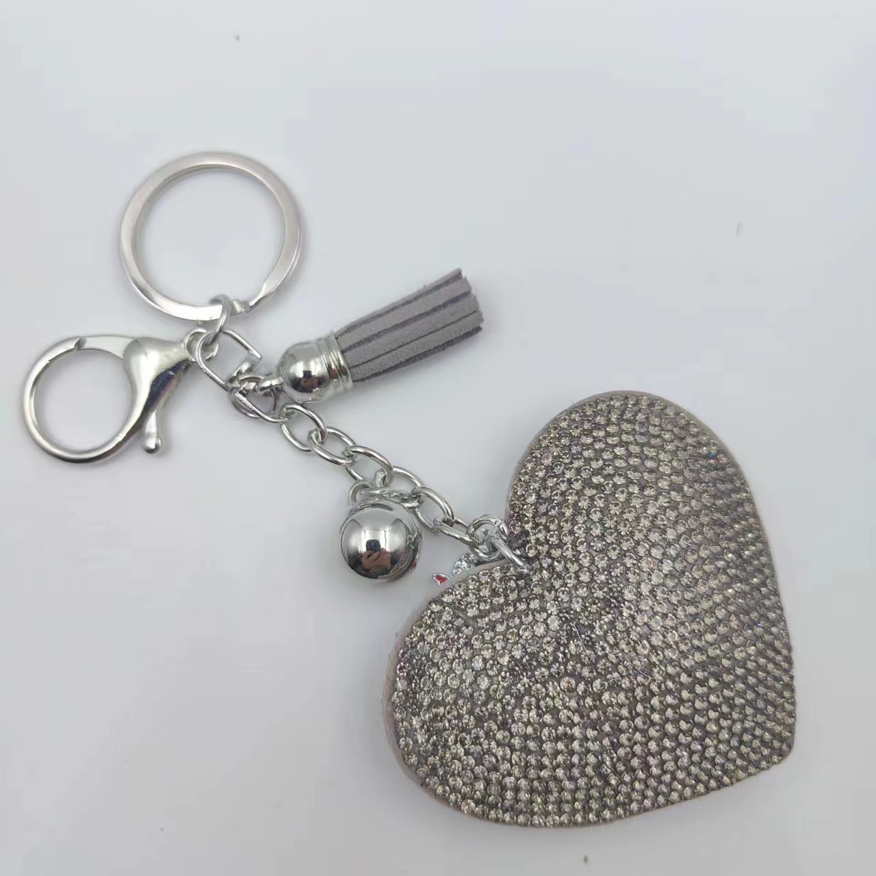 Estilo explosivo transfronterizo pequeño corazón de melocotón fragante llavero de cuero de diamantes calientes amor borla bolso colgante franela llave de diamantes