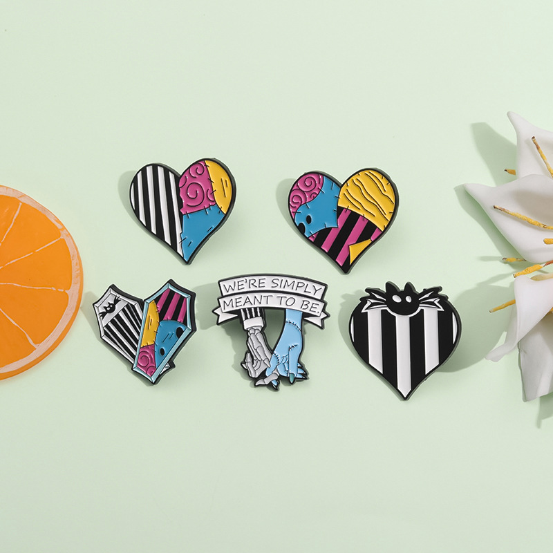 Unisex Gender Novelty Pin Heart Shape Alloy Plating Unisex Brooches