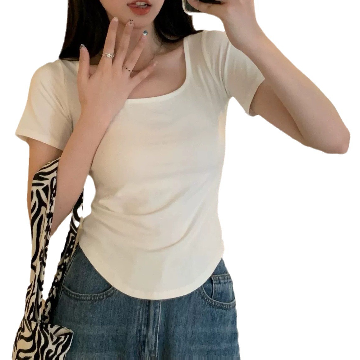 Pure desire niche white short sleeved t-shirt for women in summer 2024, new style with front shoulders to cover the_voghion.com