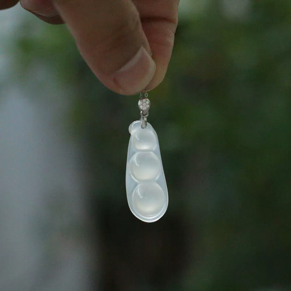 天然玛瑙四季豆吊坠新中式女生项链冰种福豆玉吊坠高冰福豆银项链