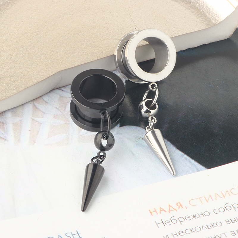16G labret stud size and finish detail