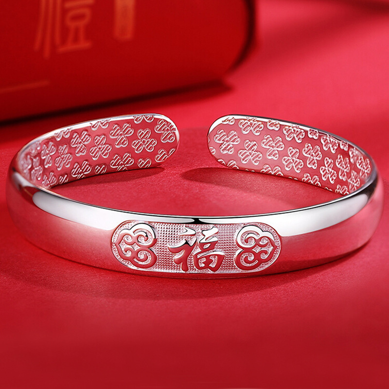 Glossy silver bracelet